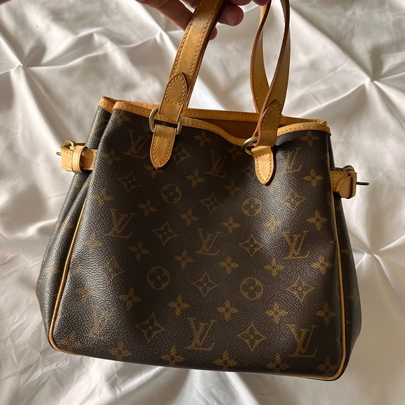 Louis Vuitton hand bag. - Picture 4 of 8